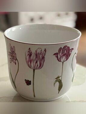 Block Bernada Tulip flower cache pot